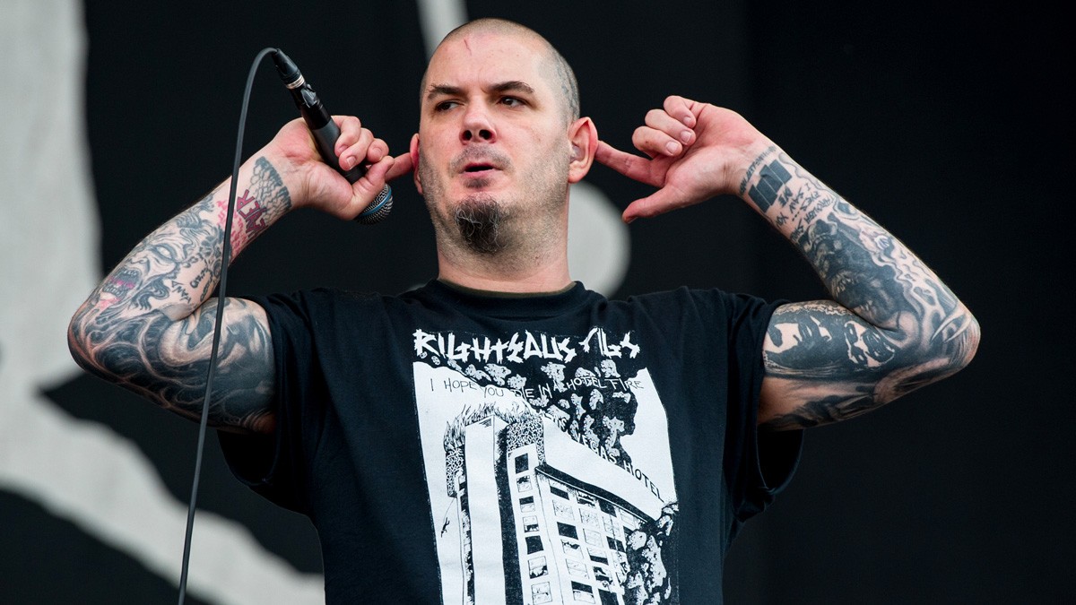 Festivales retiran a Pantera de su cartel por comportamiento pasado de Phil Anselmo