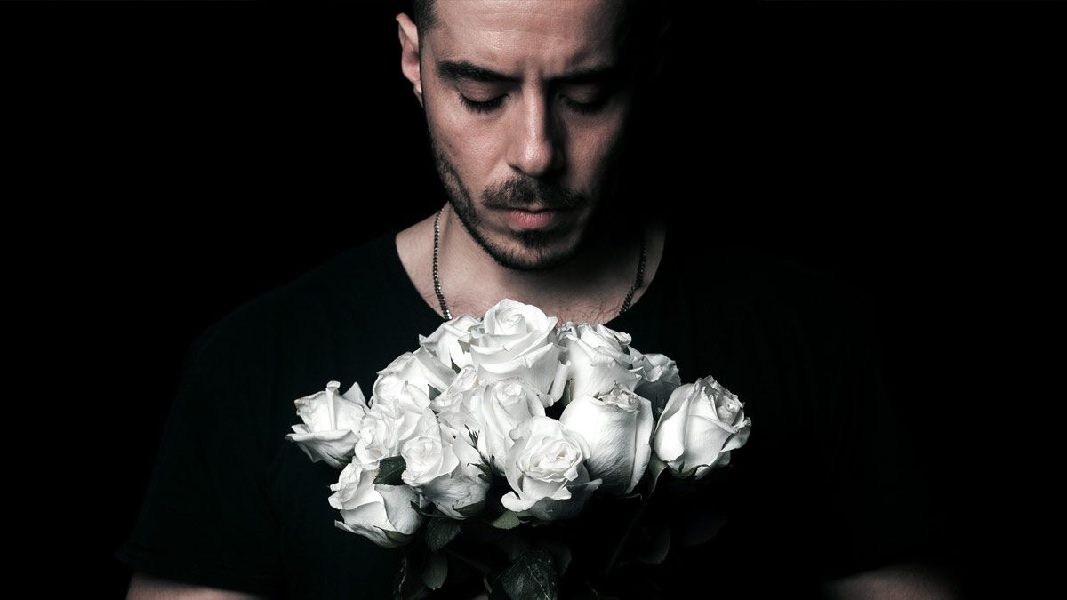 José Madero explica por qué rompió un ramo de flores en vivo: José Madero explica por qué rompió un ramo de flores en vivo: