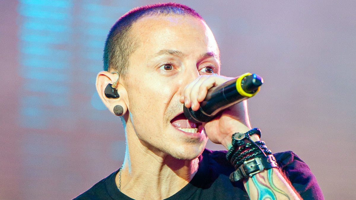 ¿Linkin Park saldrá de gira con un holograma de Chester Bennington?