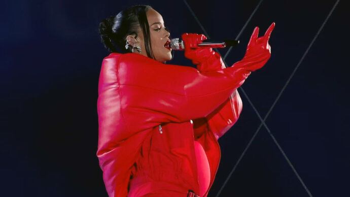 Rihanna rompe récord y su show del medio tiempo ya es el más visto de la historia
