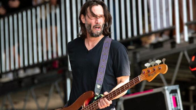 Mira a Keanu Reeves regresar a los escenarios con su banda de rock Dogstar: Videos