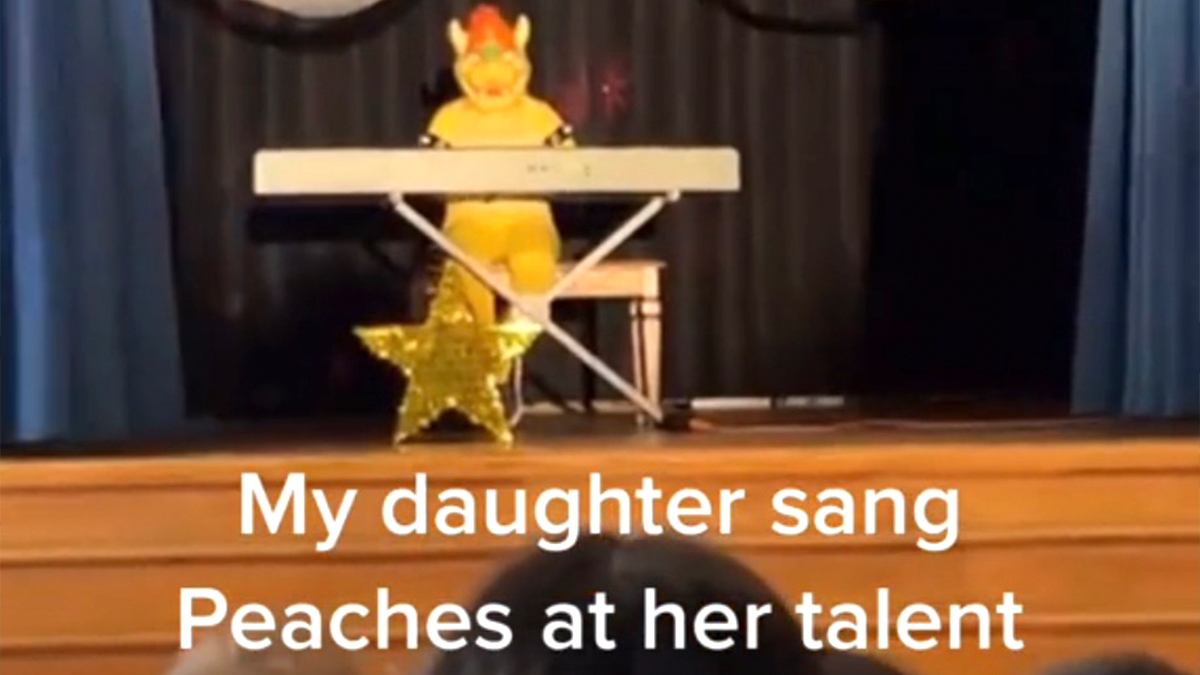 Una niña canta “Peaches” en el show de talentos de su escuela, ¡disfrazada de Bowser!