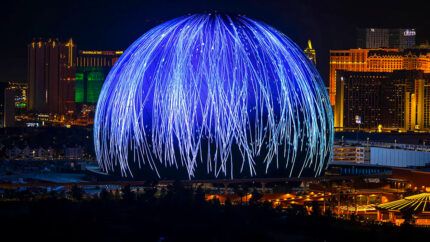 La nueva Esfera MGM de Las Vegas se enciende por primera vez y es impresionante