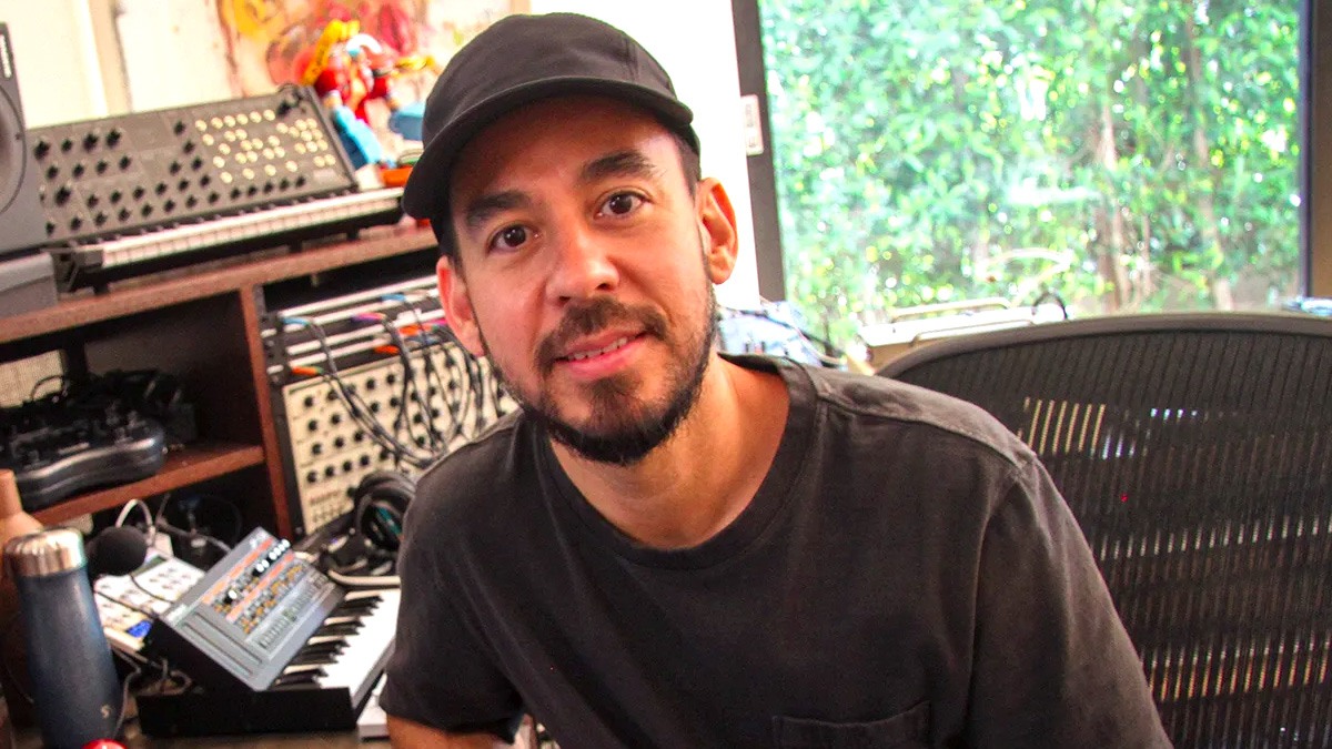 Mike Shinoda muestra cómo se toca correctamente “One Step Closer” de Linkin Park en la guitarra