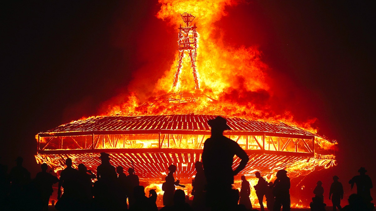 Burning Man: 10 datos del excéntrico festival que tiene varados a 70 mil fans en el desierto