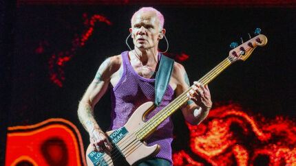 Flea se disculpa con fan de Red Hot Chili Peppers, te contamos el chisme completo