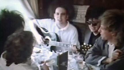 Surge en YouTube un video de The Cure tocando en la cabina de un tren de lujo en 1986