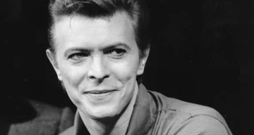 Nombran calle en París en honor a David Bowie