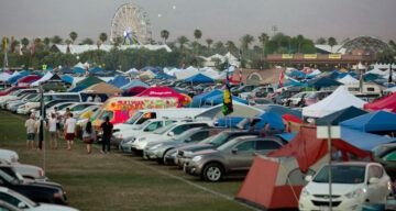 Coachella tendrá un nuevo requisito de estacionamiento (y es una excelente idea)