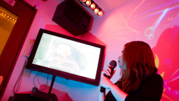 Muere el inventor del karaoke a los 100 años