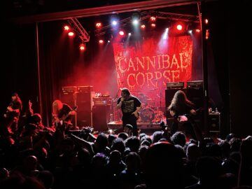 Pareja se casa en mosh pit de Cannibal Corpse