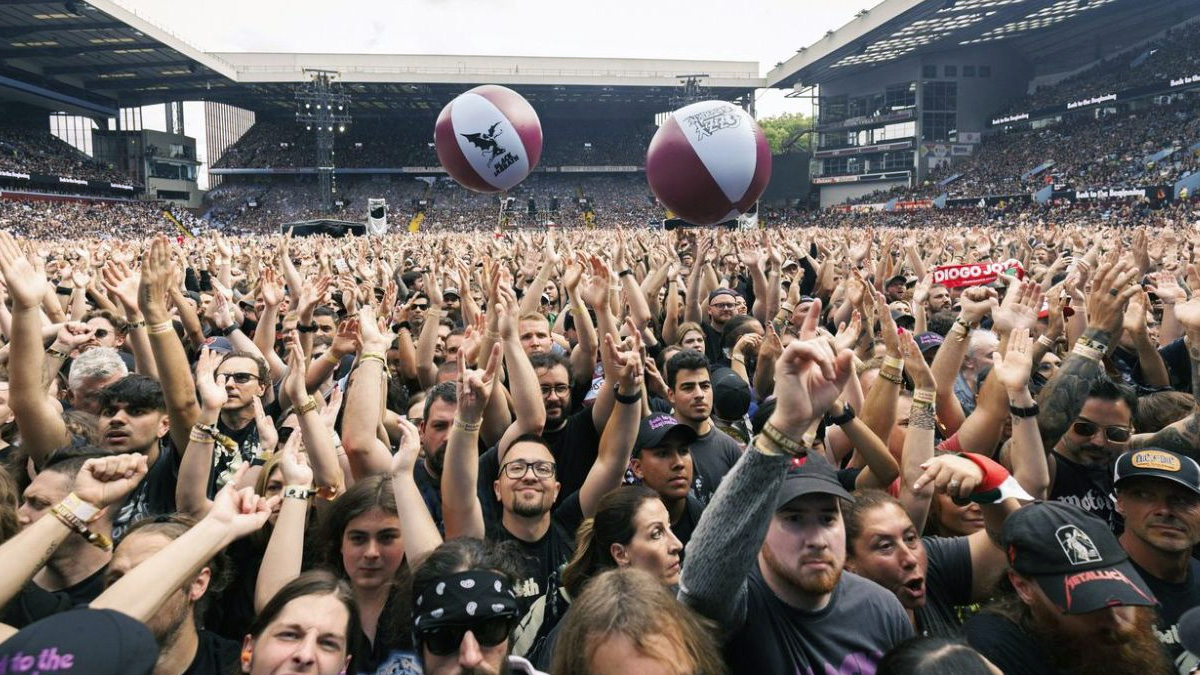El invitado que fue severamente abucheado en el concierto final de Black Sabbath responde